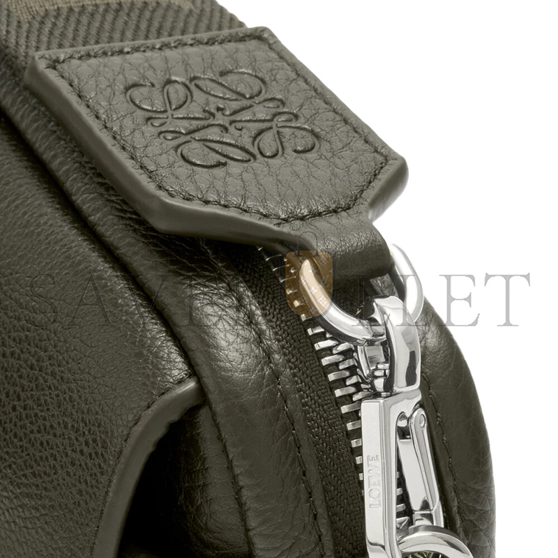 LOEWE SMALL PEBBLE MESSENGER BAG IN SUPPLE GRAINED CALFSKIN BANBPCBX01 (20*12.5*6cm)